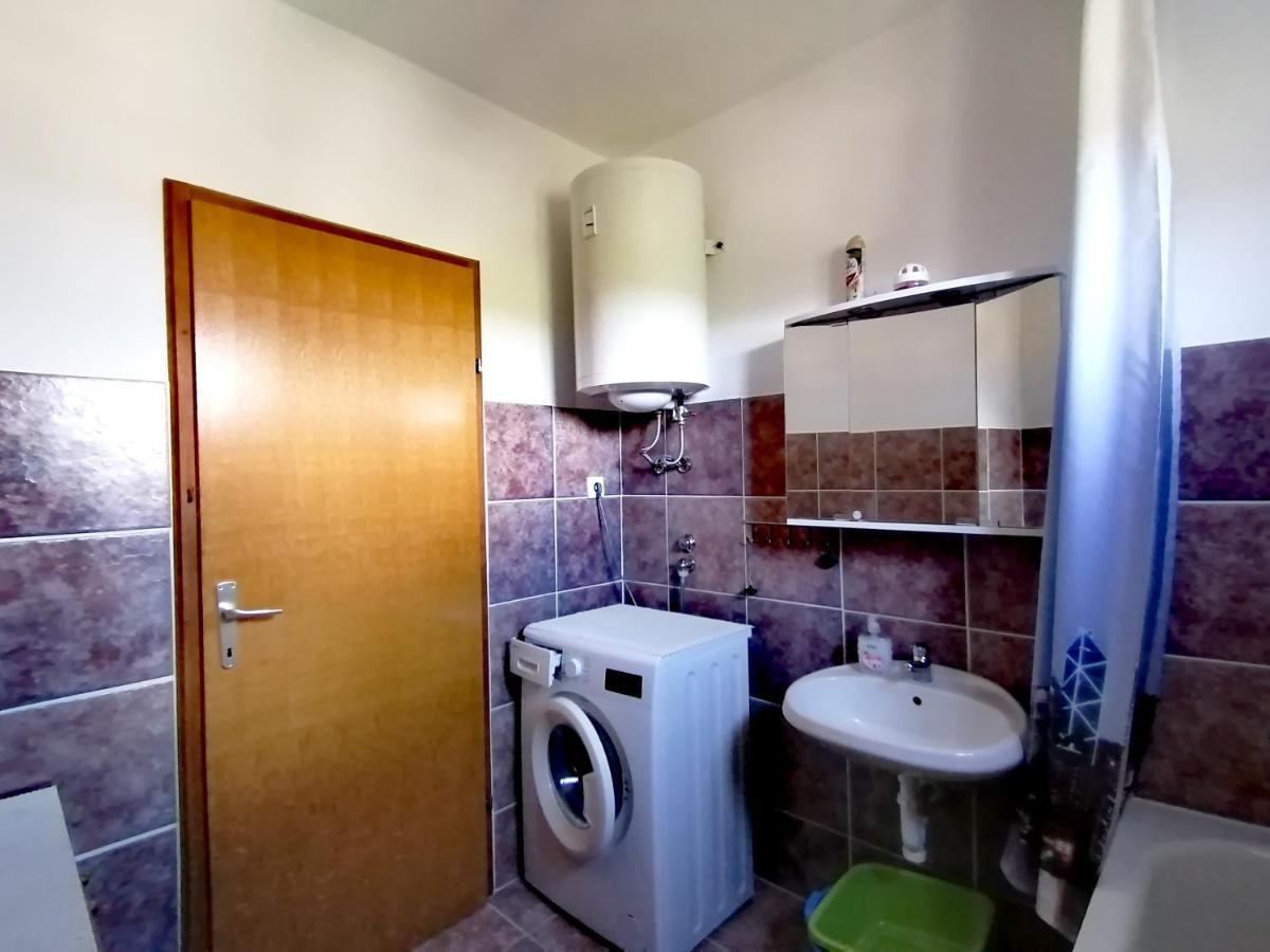 Apartman Canaki Splitska Exterior foto